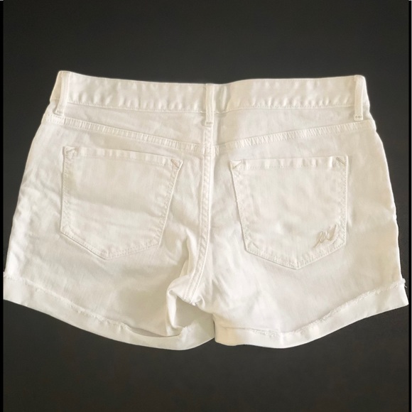 White denim short - Picture 3 of 3